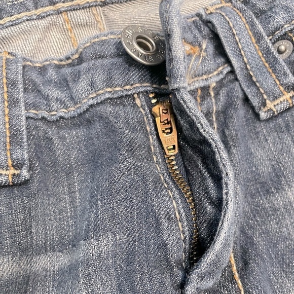 Big Star by Buckle Maddie Crop Mid Rise Faded Whiskered Blue Denim Jeans Size 27 - Picture 7 of 11